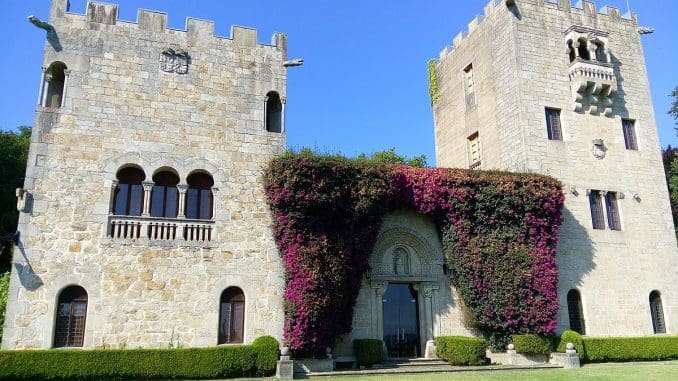 1200px-Pazo_de_Meirás_-_Fachada_principal